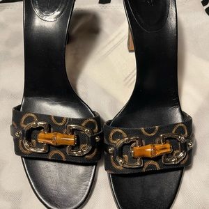 These are stunning AUTHENTIC Gucci Slides that you would love…..!!